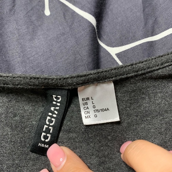 🦋Fitted Lowcut V neck Crop top H&M - Picture 2 of 2